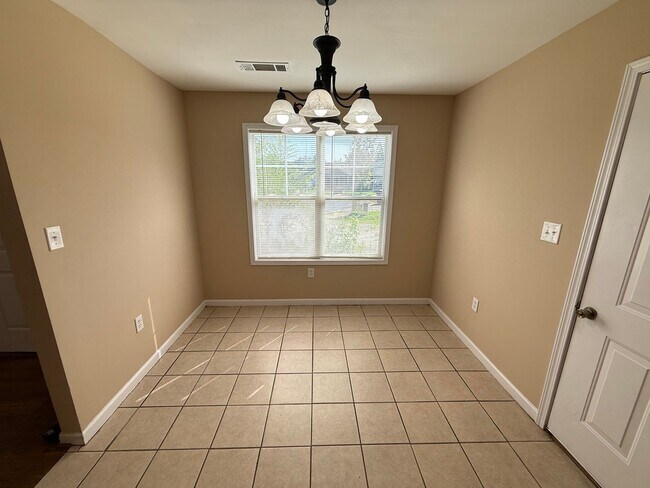 Foto del edificio - 10-12 Chesney Drive