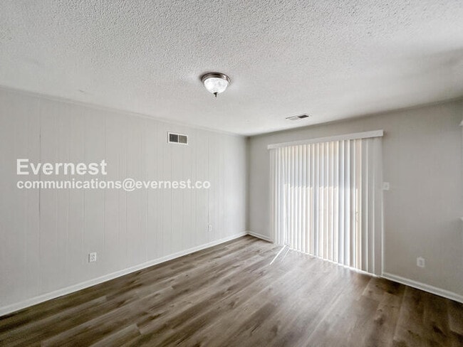 Building Photo - 3415 Castle Dr