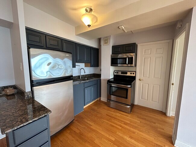 Foto del edificio - 4180 N Marine Dr