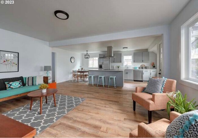 Foto del edificio - 203 NE 162nd Ave