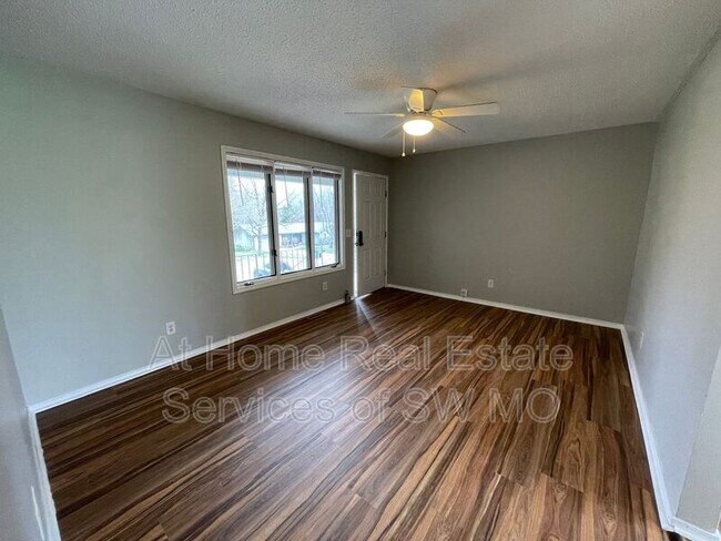 Foto del edificio - 4813 S Glenn Ave