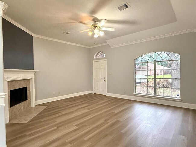 Foto del edificio - 5223 Mountain Forest Dr