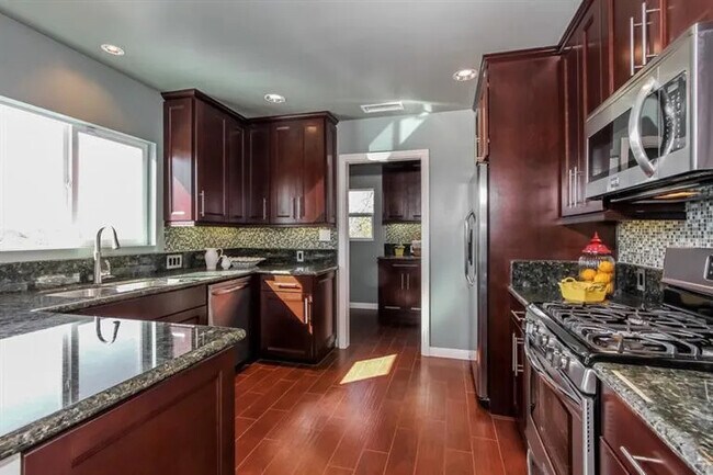 Foto del edificio - 6519 Tokay Rd