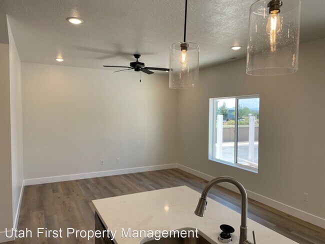 Building Photo - 3 br, 2.5 bath House - 287 W 1425 N #14