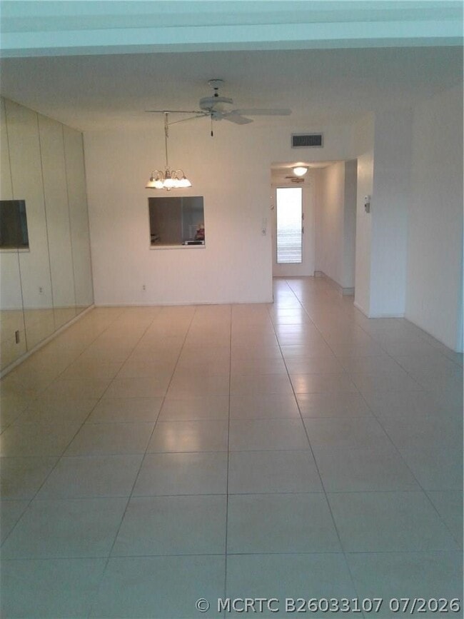 Foto del edificio - 1030 Country Club Dr