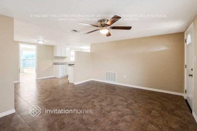 Foto del edificio - 8018 Pineapple Ln