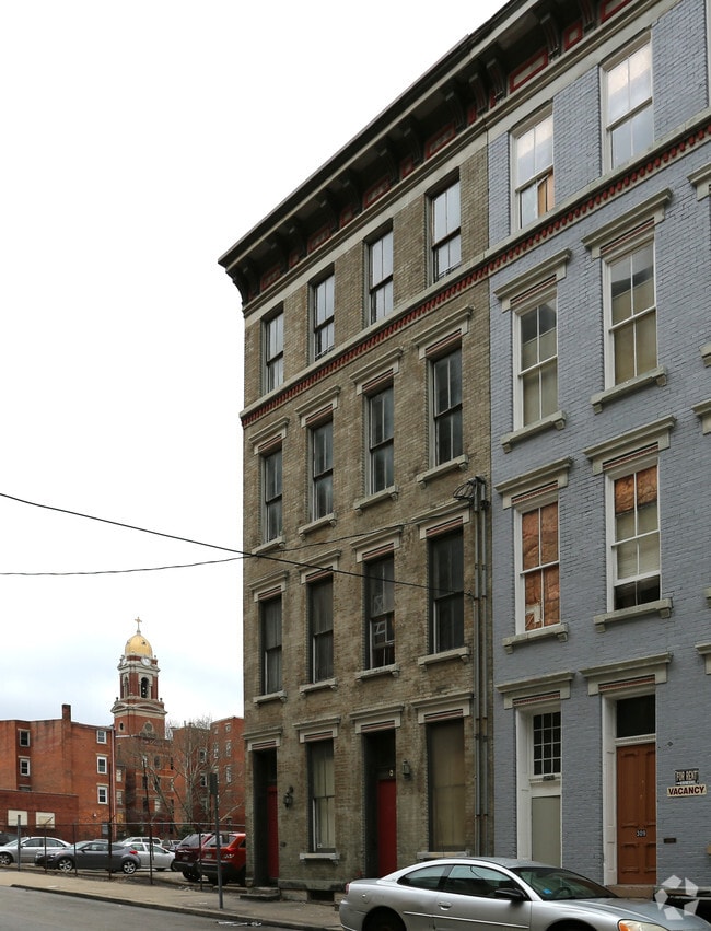 Building Photo - 311 E 13th St
