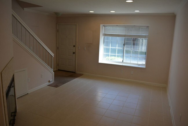 Building Photo - 2 br, 2.5 bath House - 4147 Blackford Circle