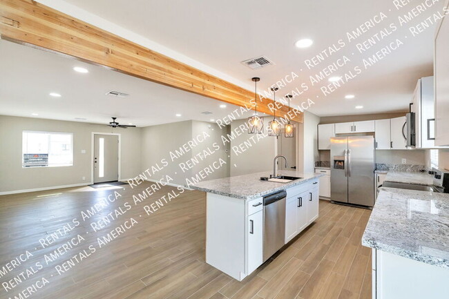 Building Photo - 4733 E 18th St