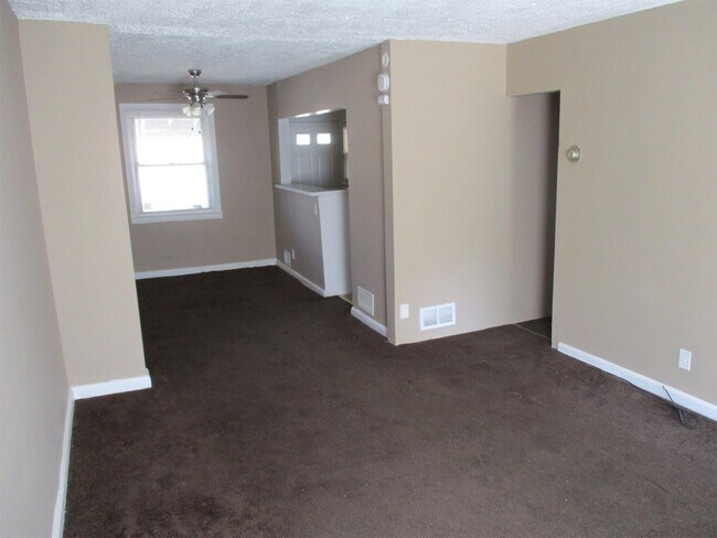 Building Photo - 4404 Mountview Rd