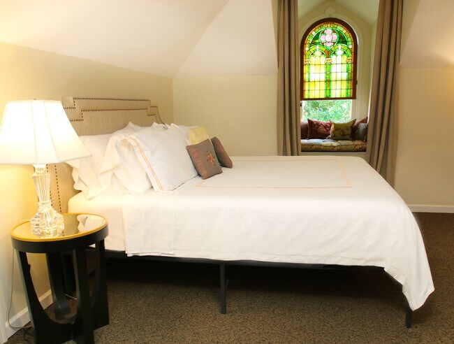 King Bed, 3rd Fl. Walk-up - WiFi and Cable TV Included - 107 E 35th St