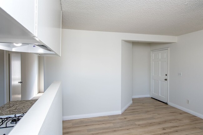 Interior Photo - elm134