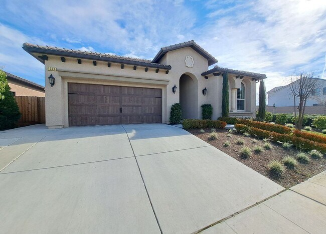Foto del edificio - Beautiful 4 Bedroom Home In Clovis!