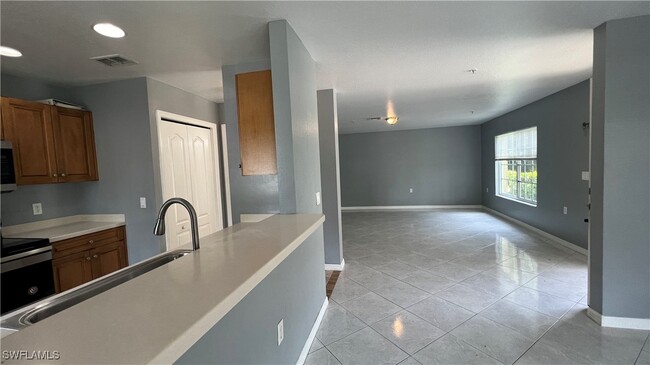 Building Photo - 9420 Ivy Brook Run