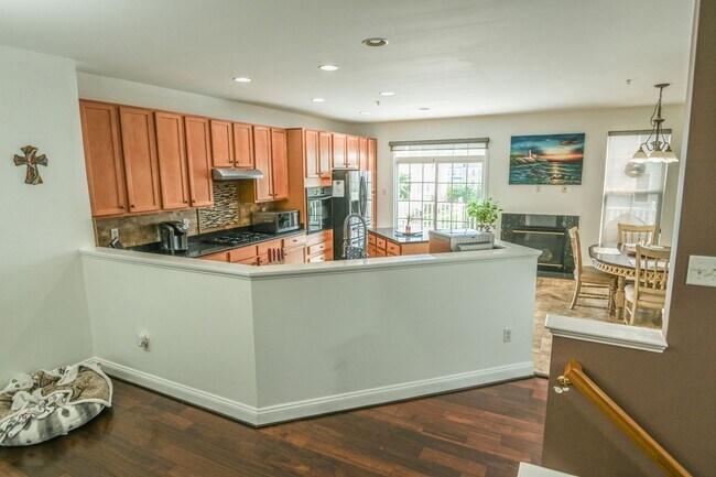 Building Photo - Piney Orchard Townhome