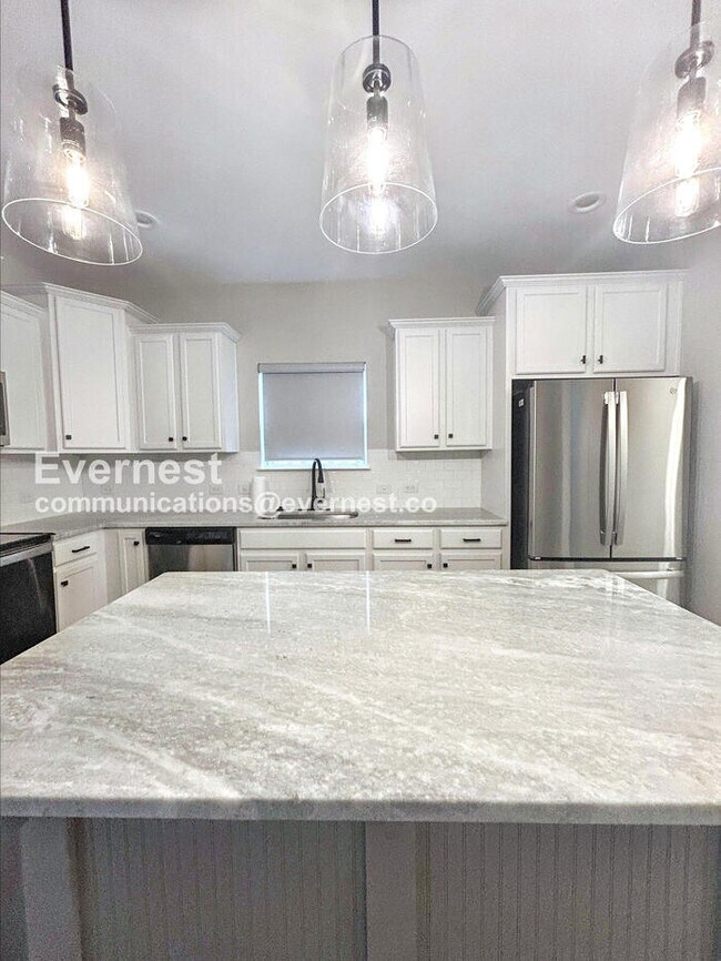 Foto del edificio - 2031 Darby View Ln