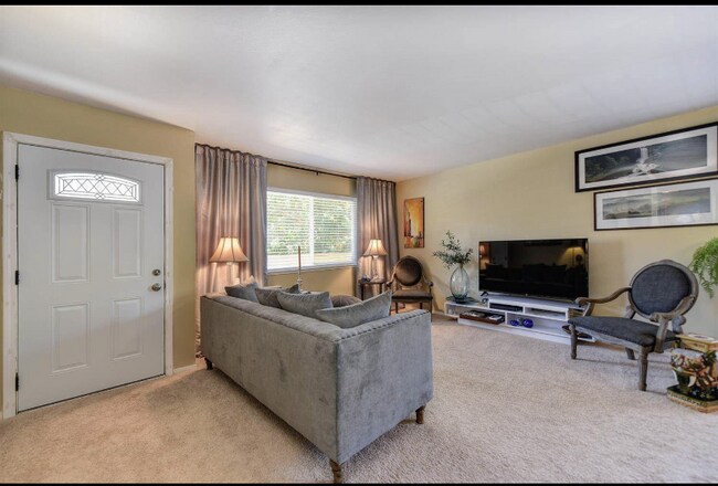 Building Photo - 5716 Shadow Creek Dr