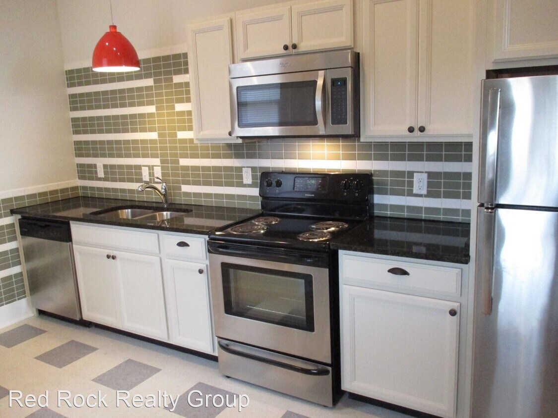 Foto principal - 1025 30th St S