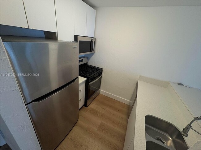 Building Photo - 505 NE 30th St