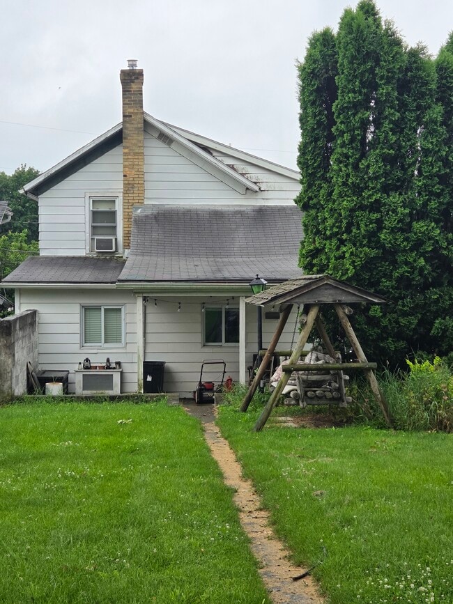Building Photo - 261 W Beaver St