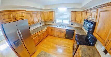 Building Photo - 3727 Peachtree Cir
