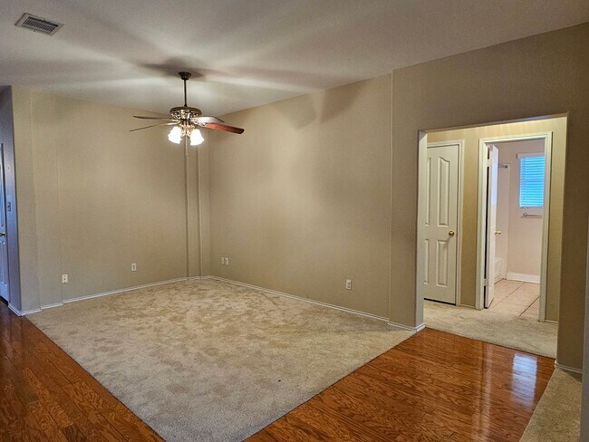 Foto del edificio - Spacious 3 Bed / 2 Bath Cedar Park Charmer