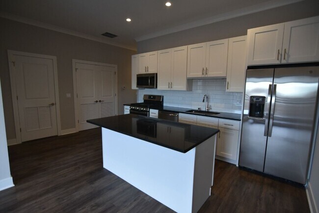 Foto del edificio - 927 W Irving Park Rd
