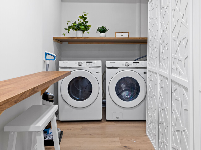 Building Photo - 566 Dorchester Ave