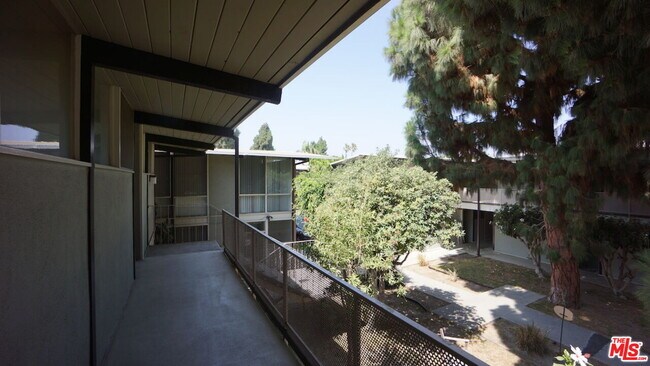 Foto del edificio - 11133 Rose Ave