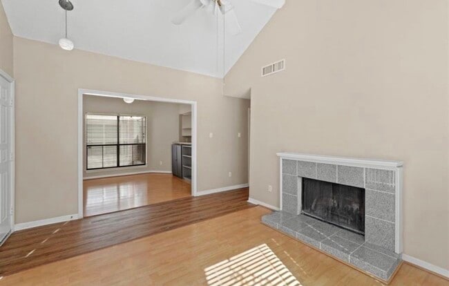 Building Photo - 10164 Oakberry St