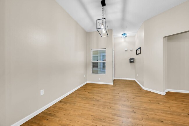 Foto del edificio - Spacious 2 Bedroom/2 Bathroom Condo in Gated Community with Pool