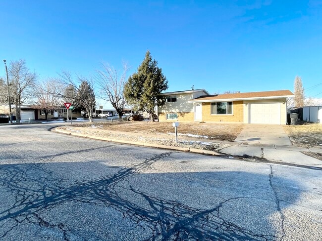 Building Photo - 564 W 5275 S