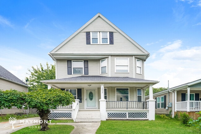 Building Photo - 2032 W 83rd St