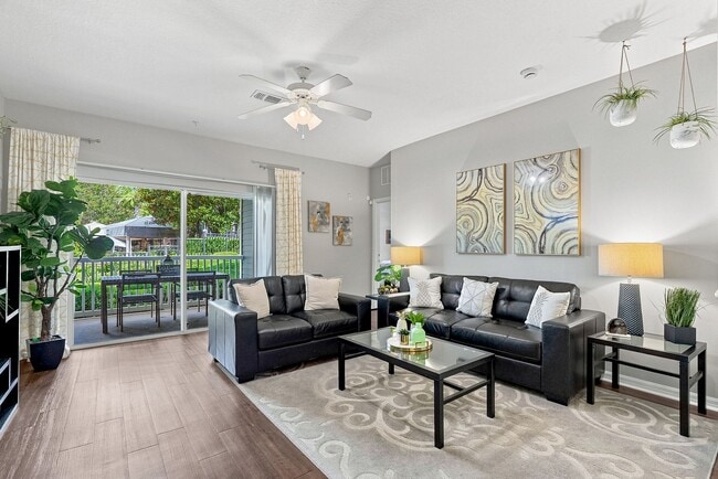 Photo - West 10 Apartments