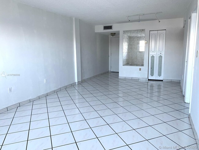 Building Photo - 7440 Harding Ave