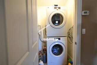 Building Photo - 31 Woodstock Ave