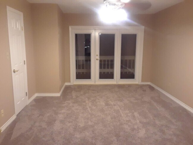 Dormitorio en planta alta con vista al lago. - 230 Waters Edge