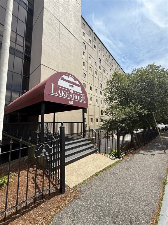 Foto del edificio - 65 Lake Ave