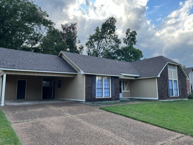 Building Photo - 3909 Robin Hill Dr