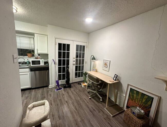 Foto del edificio - 2bd/1ba Townhome - South Lamar - Close to Downtown - Fenced Patio - $1450
