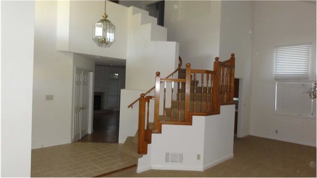 Building Photo - 140 Edgewood Ct