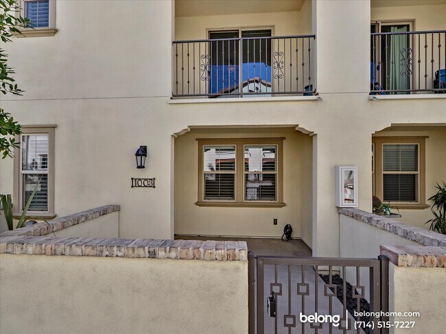 Building Photo - 1003 El Paseo