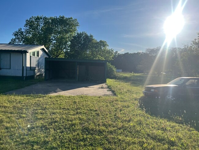 Building Photo - 1379 N Vicha Rd