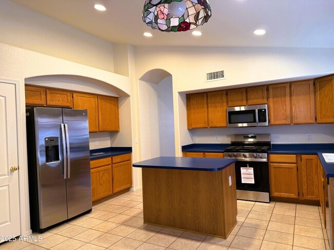 Building Photo - 9837 W Tonopah Dr