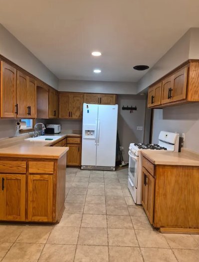 Building Photo - 1018 Harmony Dr
