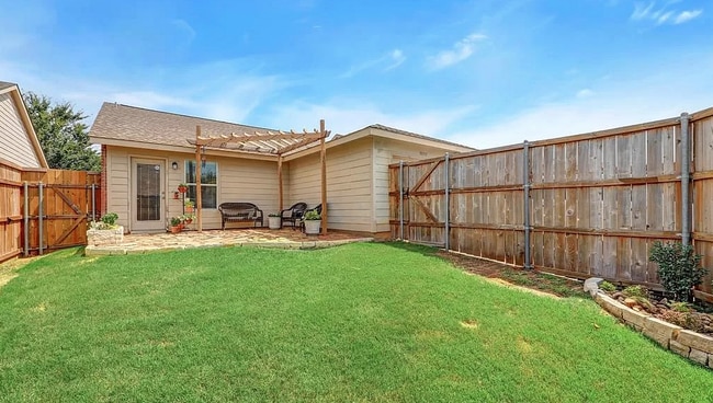 Building Photo - 9000 Eastwood Ave