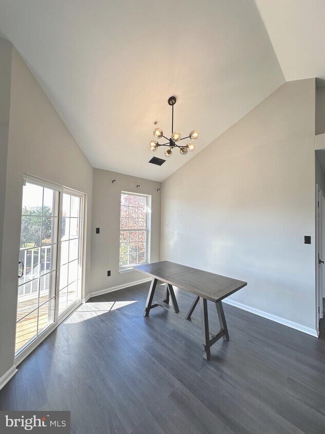 25272 Riffleford Square Unit 304, Chantilly, VA 20152 Room for Rent