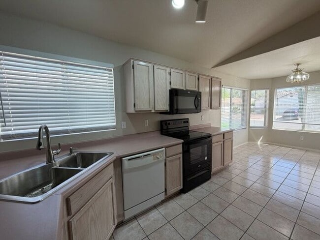 Building Photo - 1720 E Countrywalk Ln