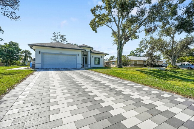 Building Photo - 6607 Deland Ave