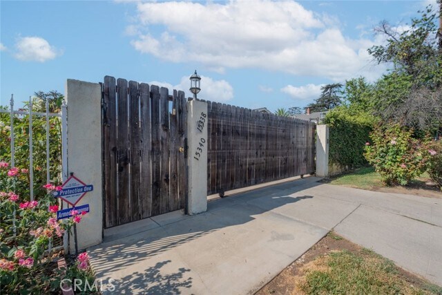 Building Photo - 15340 Hart St